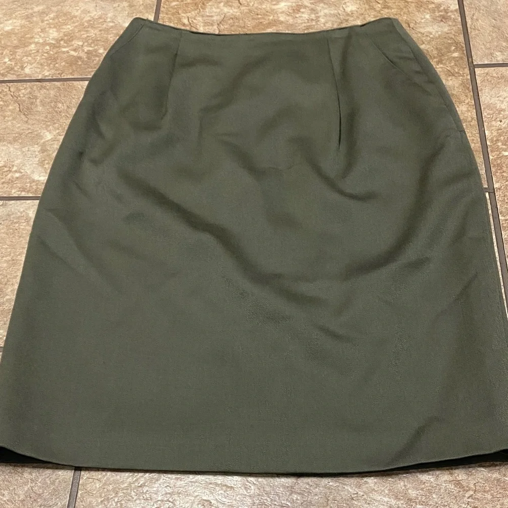 Liz Claiborne Wool Size 10 Olive Green Pencil Skirt Career Teacher Academia